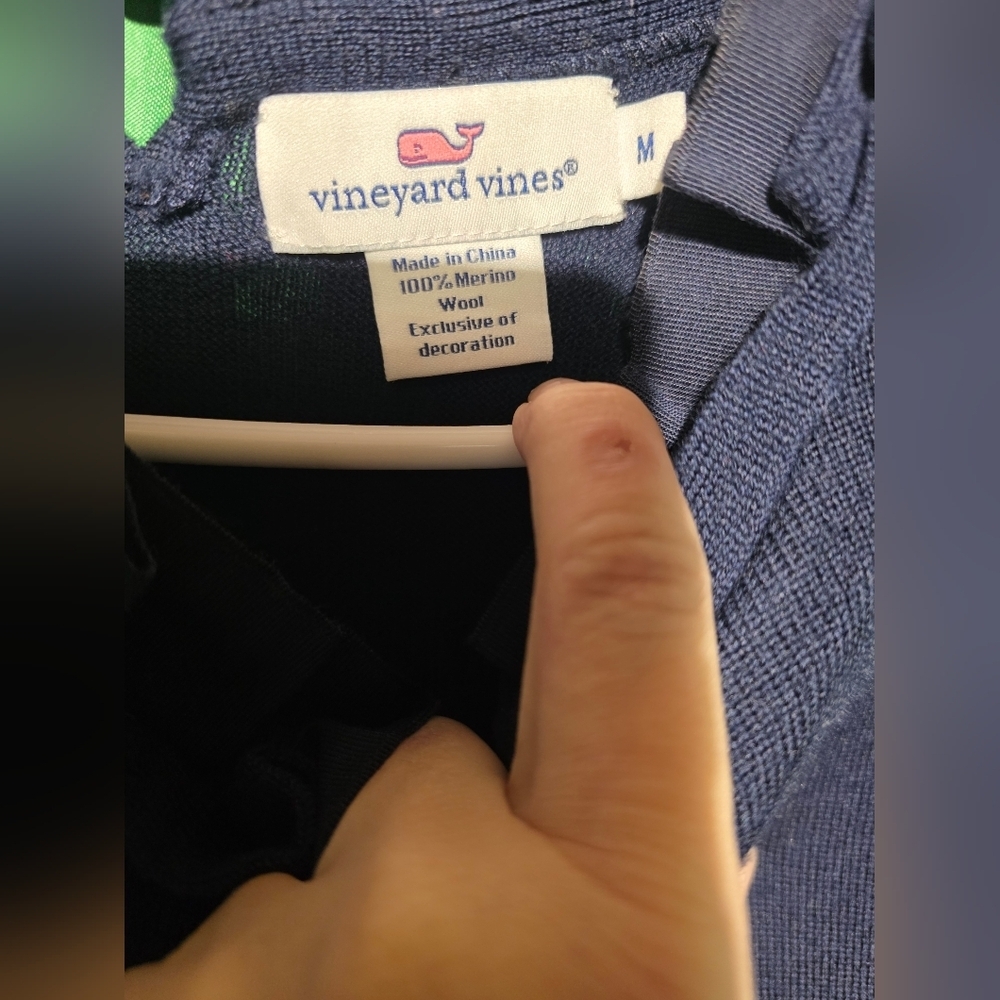 Vineyard Vines Navy 100% Merino Wool Sweater Size Medium EUC PTP 21 - Picture 3 of 4